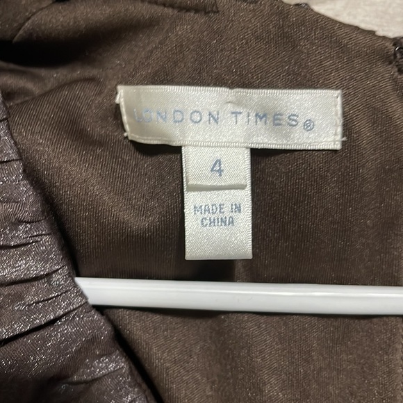 London Times Women's Ruffled dress, size 4 - Picture 3 of 7